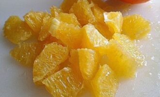 апельсин подготовленный для блюда