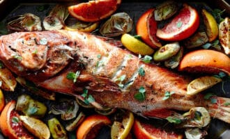 морской окунь в соусе