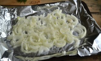 лук на противне