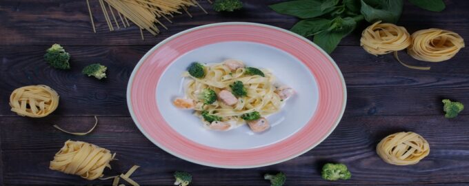 подача пасты с морепродуктами