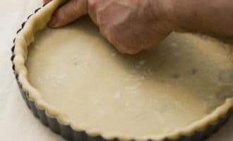 выкладка теста на противень