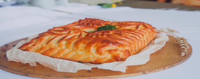 пирог из слоеного теста