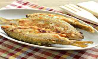 жареная плотва