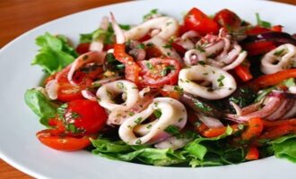 вариант подачи салата с креветками