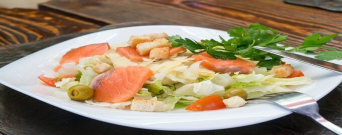 вариант подачи салата на праздничный стол