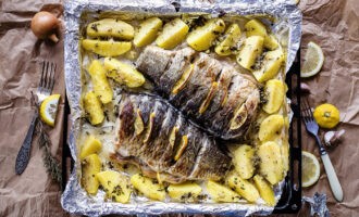 сазан в духовке с гарниром