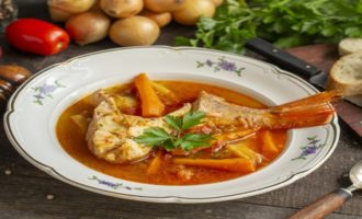 сытная уха из морского окуня