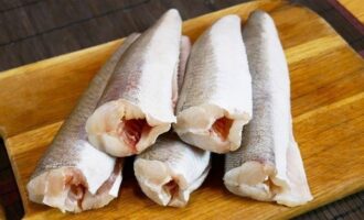 как выглядят замороженные тушки хека