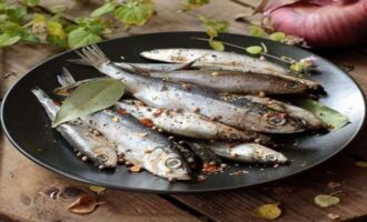 килька с пряностями и специями