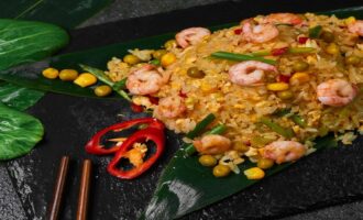 рис с овощами и креветками