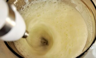 взбивание белков блендером