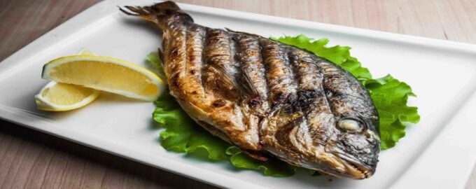 вариант подачи целой рыбы дори