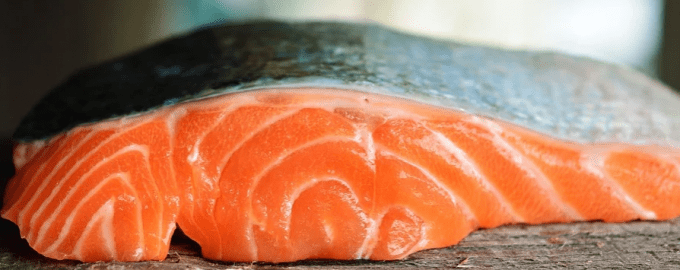 стейки чилийского лосося выглядят привлекательно