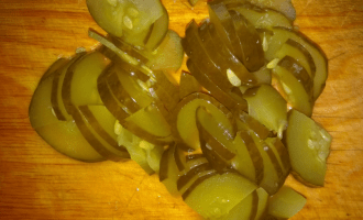 нарезка соленых огурцов