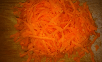 подготовленная для блюда морковь