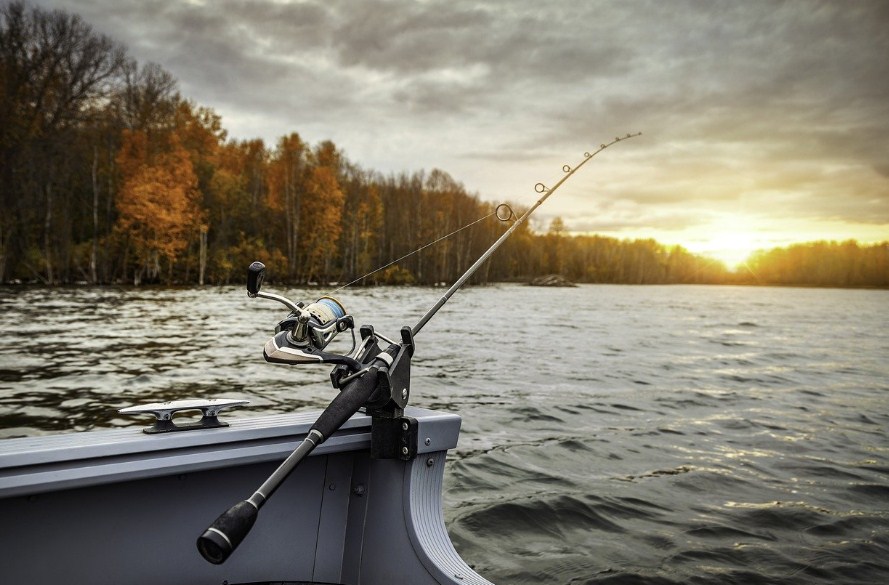 ловля рыбы с лодки
