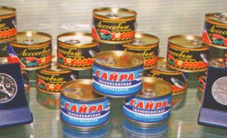 сайра и лосось в банках
