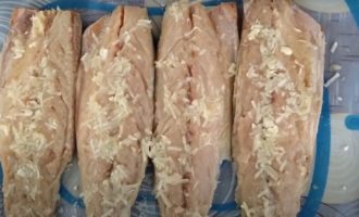 чеснок на рыбном мясе