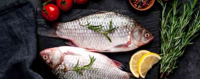 рыба на доске