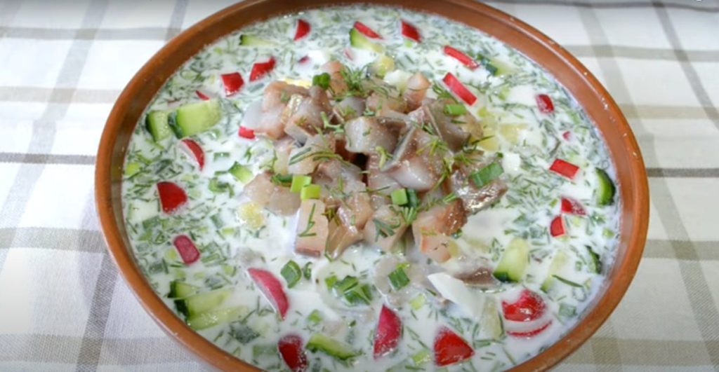 холодная окрошка с сельдью