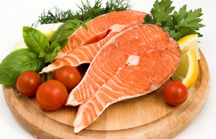 стейк красной рыбы 