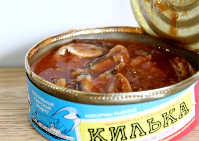 как выбрать хорошую кильку в томате