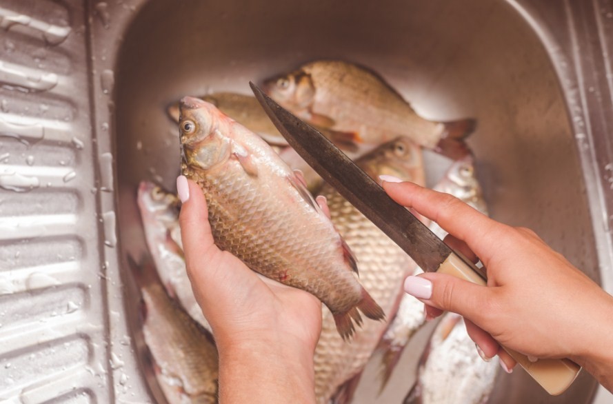 чистка рыбы