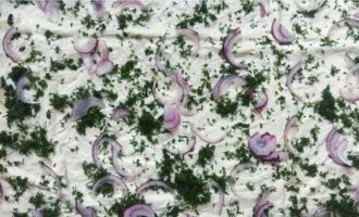 лавашс луком и сардиной