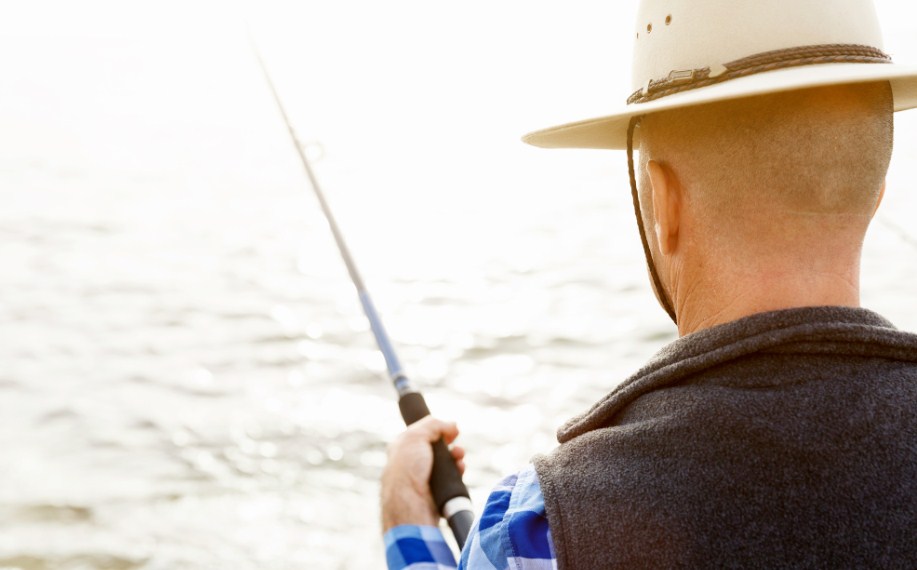 рыбак с удочкой