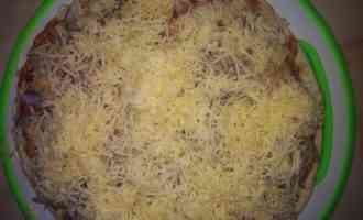 пицца с рыбой и сыром