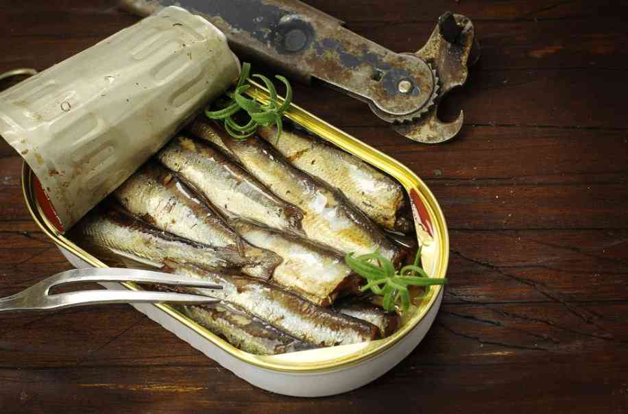 шпроты в банке