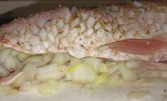 рыба с луком