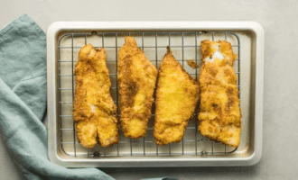 кладем рыбу на противень