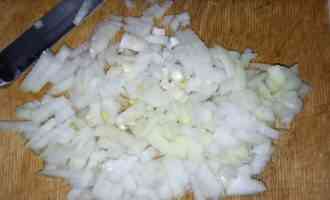 лук нарезанный кубиками