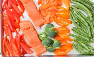 подготовка рыбы и овощей