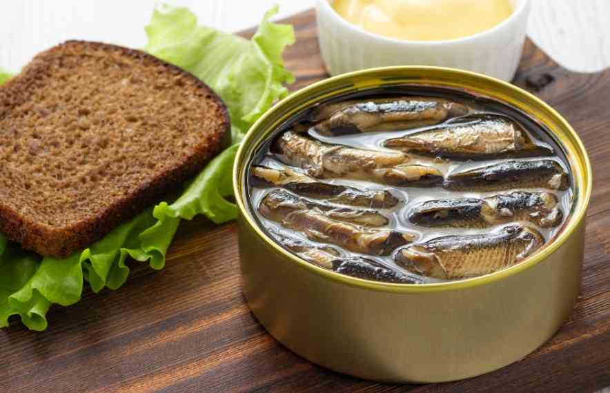 шпроты в банке