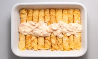 остатки начинки выкладываем свекрху блинов