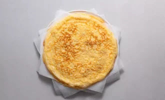 перекладываем блины бумагой