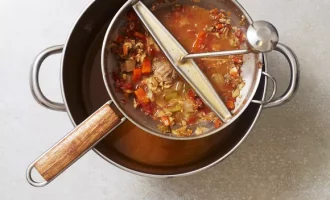 сливаем жидкость с бульона