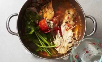 добавляем специи и травы