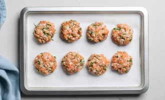 делаем рыбные котлеты