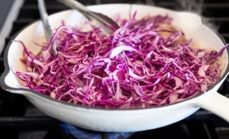 обжариваем капусту