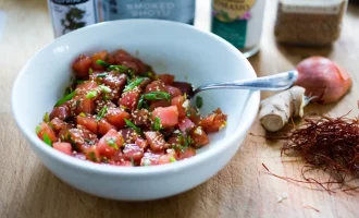 добавляем заправку к тунцу