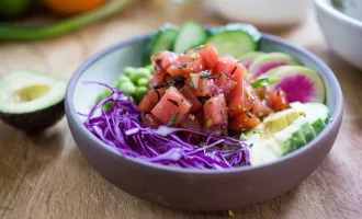 готовое поке с тунцом и авокадо