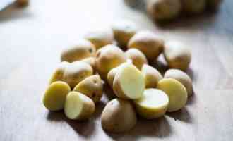 нарезаем картошку