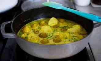 добавляем зеленый горошек