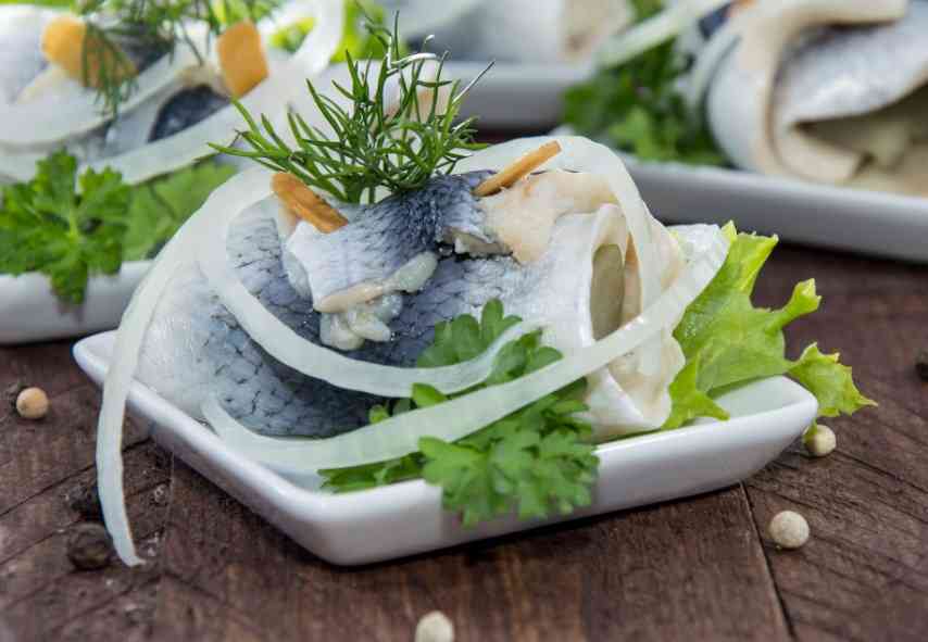 сельдь маринованная с луком