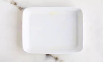 смазываем форму для выпечки