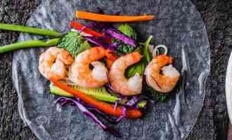 выкладываем начинку ролла