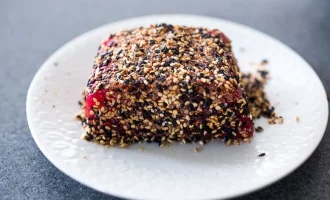 тунец в панировке из кунжута